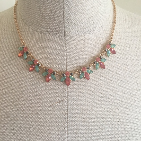 “Flora" Necklace || Crystal Statement Set - Picture 2 of 5